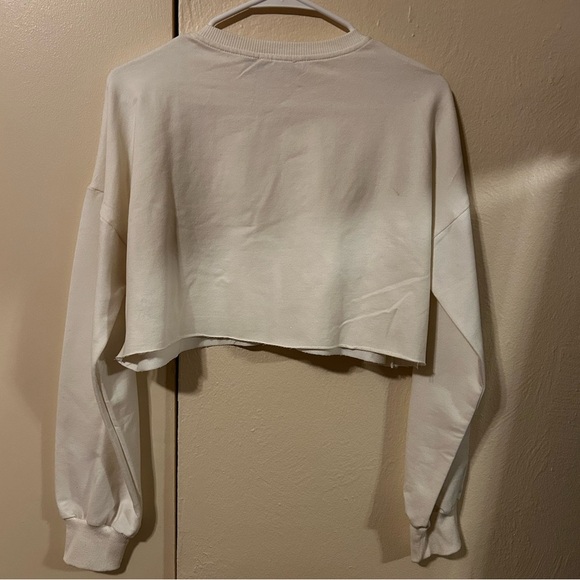 White cropped hoodie with woman graphic - Picture 7 of 7